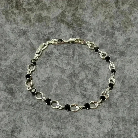 BEAUTIFUL BLACK AND SILVER CLASP BRACELET - Picture 1 of 3